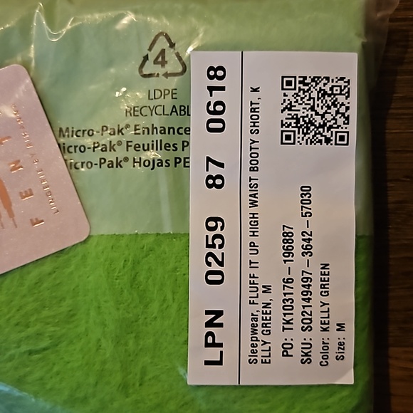 FLUFF IT UP BOOTY SHORT- KELLY GREEN SIZE MEDIUM - Picture 7 of 10